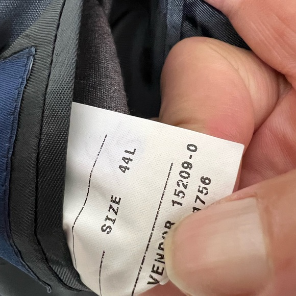 STAFFORD MENS SPORTS BLAZER. SIZE 44L TWO BUTTON FRONT. POLY & WOOL BLEN… - Picture 3 of 9